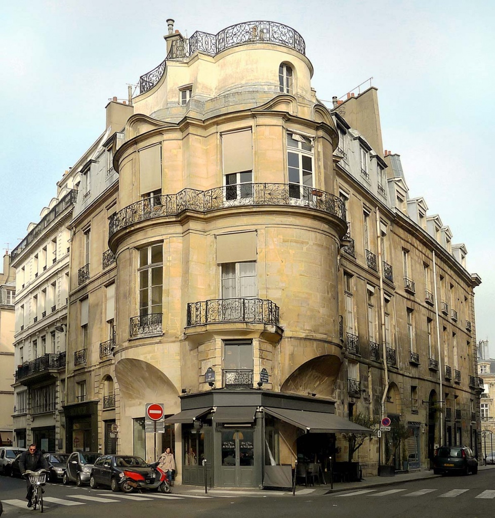 L'hôtel Portalis, au croisement des rues Croix-des-Petits-Champs et La Vrillière (2e)