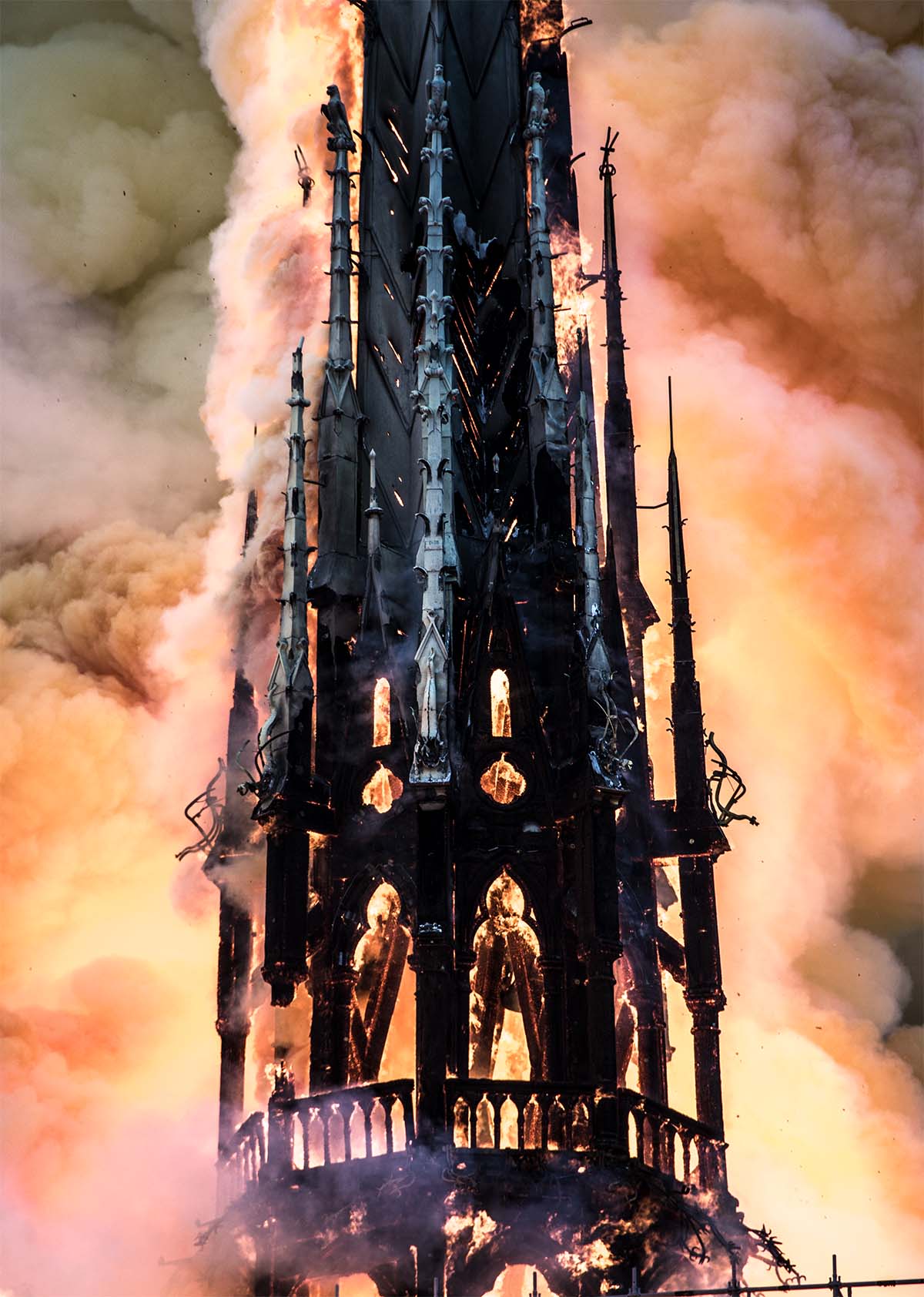 La flèche de Notre-Dame en feu.