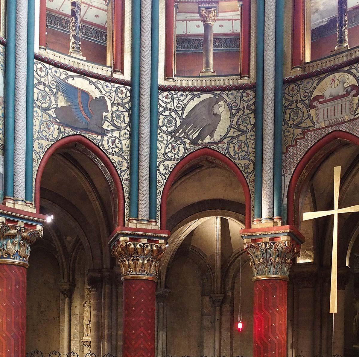 Restauration faite : Saint-Germain-des-Prés, chœur rénové.